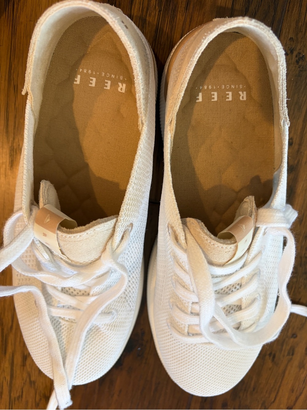 Reef Women’s White Knit Lace-Up Sneakers- new   Never worn - Picture 3 of 3
